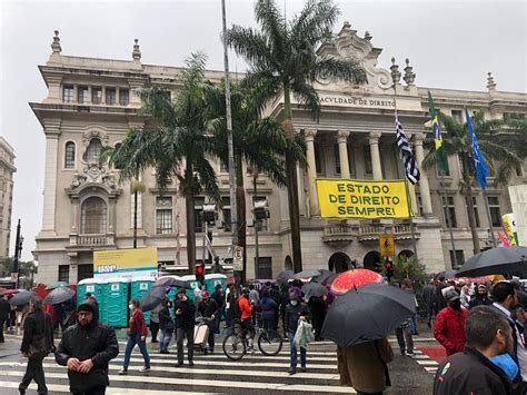 Jornalista Anti Bolsonaro Resume Leitura De Carta Pela Democracia