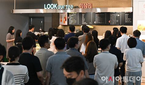 포토 서울시 텀블러데이 ‘줄 선 시민들 아시아투데이