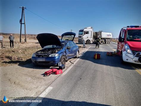 Wypadek Na Dk Praszka Strojec Dwie Osoby Trafi Y Do Szpitala W Tym