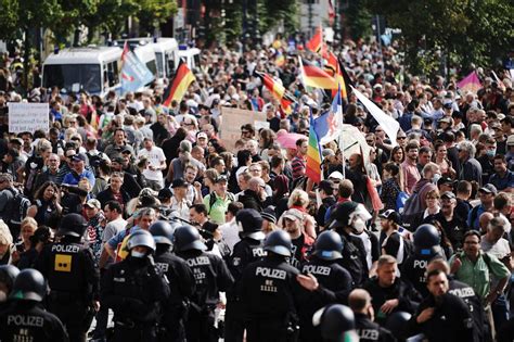 Live Blog Corona Demo In Berlin Aufgel St Weiter Tausende Auf Den