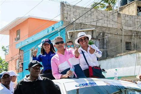 Abinader Recorre Las Calles De La Romana E Hig Ey Junto A Perreme Stas