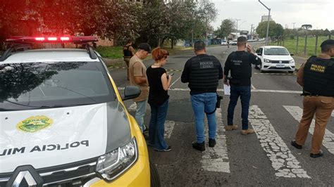 Atirador mata um homem e deixa criança ferida em Curitiba Paraná G1