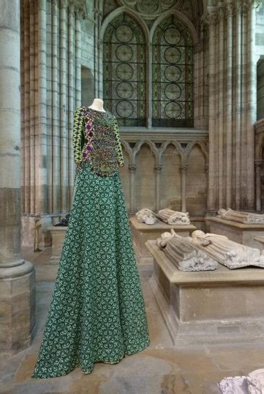 8 robes de princesse exposées à la Basilique Saint Denis Mon Paris Joli