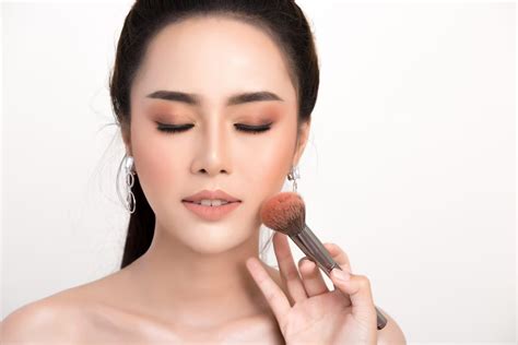 Simple Ini Cara Agar Make Up Tahan Lama Seharian Anti Longsor