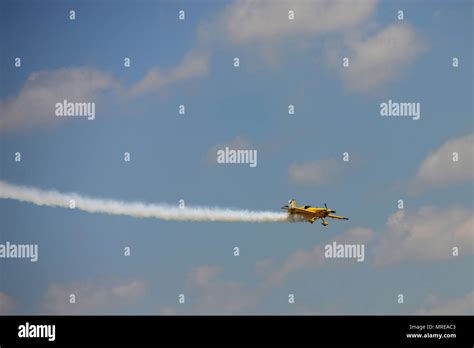 Contracted Position Hi Res Stock Photography And Images Alamy