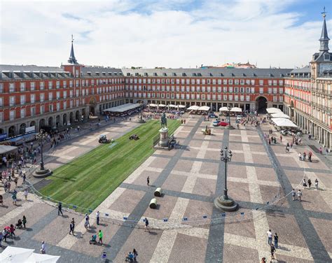 A Madrid Plaza Transformed Into a Temporary Park With Over 35,000 ...