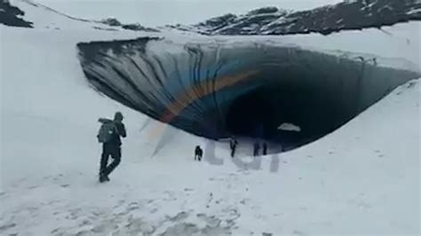 Un Turista Muere Al Caerle En La Cabeza Un Gran Trozo De Hielo En Una