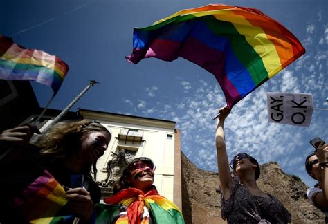 Soci T Gay Pride Lacceptation De Lhomosexualit Recule En France