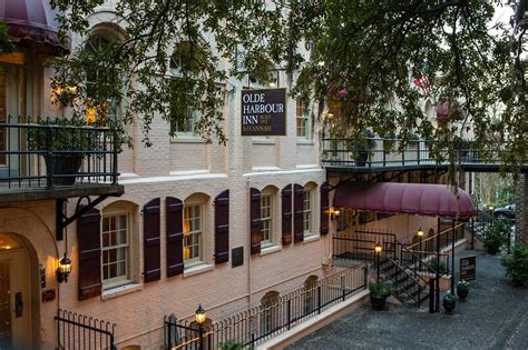 29+ Hotels in Savannah GA Ideal for Bringing the Family: B&Bs, On the Water, Budget and More