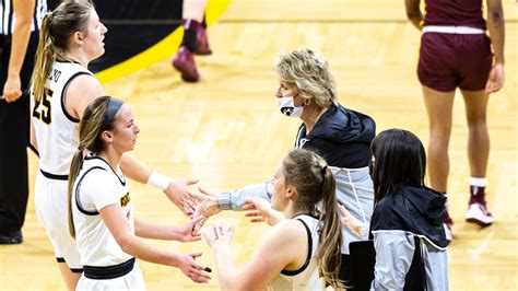 Iowa Womens Basketball Hawkeyes Look To Continue Hot Start At No 23