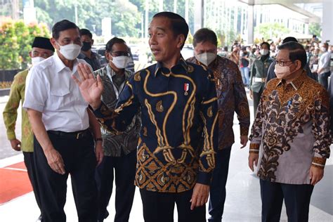 Jokowi Minta Kepala Daerah Ajak Warganya Berwisata Di Dalam Negeri