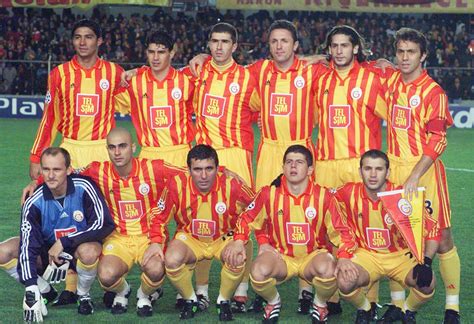 Ayaktakiler Oturanlar | Galatasaray 2000-2001