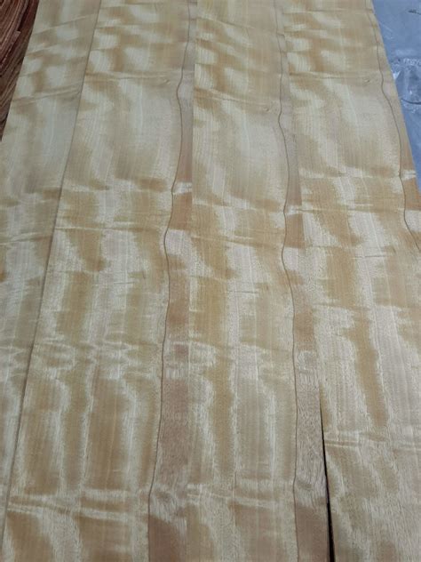 Шпон строганый Мовингу 0,6 мм фигурный | Строганый шпон от JAF