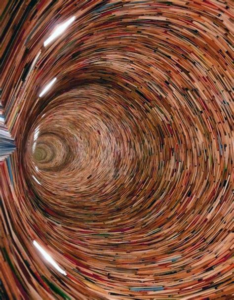 Книжная инсталляция в пражской библиотеке | Book sculpture, Sculpture ...