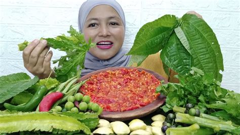 MUKBANG LALAPAN MENTAH BATANG PEPAYA JENGKOL MUDA LEUNCA TANPA NASI