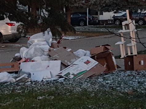 Neighbor's Trash : r/mildlyinfuriating