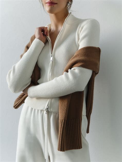 Трикотажный кардиган в рубчик на молнии :: LICHI - Online fashion store