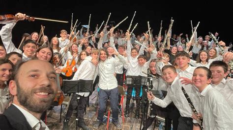 Standing Ovation Di Un Pasta Gremito Per Il Concerto Delle Classi