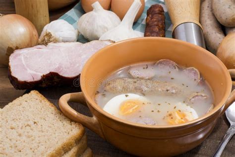 Zurek Traditionnel Avec La Saucisse Et L Oeuf Borscht Blanc Ea