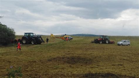 Tragedia W Moszcza Cu Nie Yje M Czyzna Przejechany Przez Ci Gnik