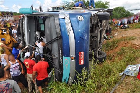 TragÉdia Acidente De ônibus Deixa Cerca De 18 Mortos Na Br 020 Em