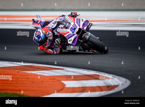Piloto español de MotoGP nr. 89 Jorge Martín entrenando en el Test 2024 ...