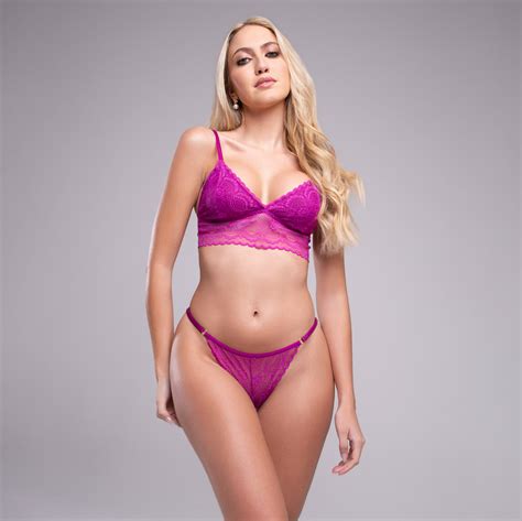 Click Chique Encontre a Lingerie Perfeita para Você Variedade de Modelos