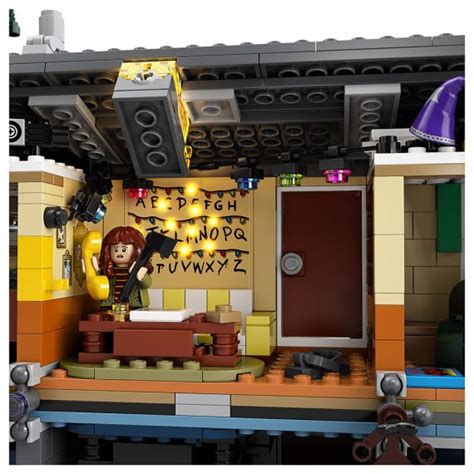 Official Look At The New Stranger Things Lego The Upside Down