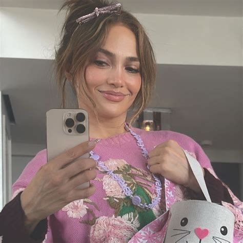 Jennifer Lopez desafía el frío en Aspen con su sexy posado en bikini