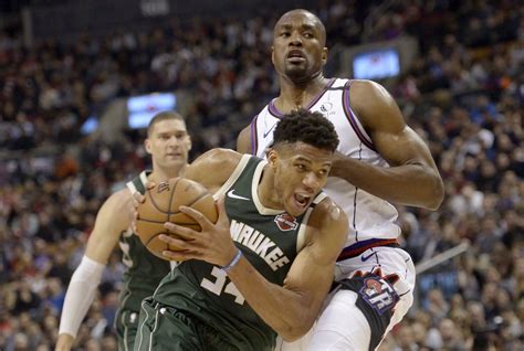 Antetokounmpo leads Bucks past Raptors | Cebu Daily News