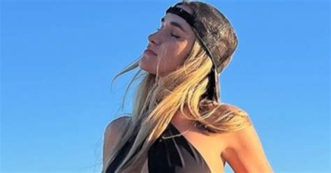 PHOTOS Kayla Simmons Shows Off Her Bum In A Tiny Black Bikini While Posing With A Skateboard