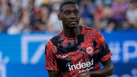 Kolo Muani Frankfurt Star Soll Sich Mit Psg Geeinigt Haben