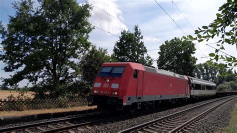 BR 185 mit SBB Intercity Wagen und Güterzug in Singlis Transport