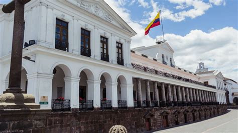 Gobierno De Ecuador Admite Una Crisis Sin Precedentes Tras Anunciar