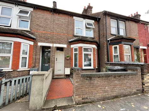 4 Bed Terraced House For Sale In Dallow Road Luton Lu1 Zoopla