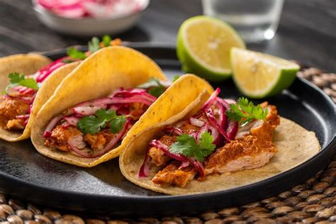 Tacos De Cerdo Adobado Al Chipotle