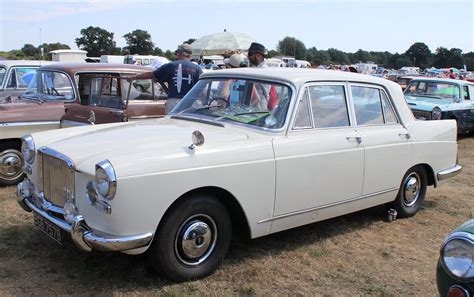 Bgb B Vanden Plas Princess Litre Mk Ii Nivek Old Gold