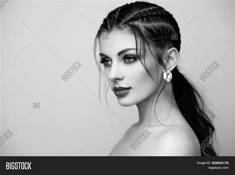 Imagen Y Foto Brunette Girl Prueba Gratis Bigstock