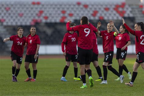 Liga E Kombeve P R Vajza Trajneri Grima Grumbullon Futbolliste