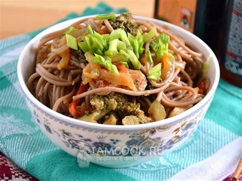 Лапша «вок» с курицей — рецепт с фото | Рецепт | Идеи для блюд, Вок ...