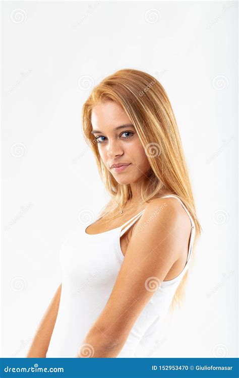 Slanke Jonge Blonde Tiener In De Zomerbovenkant Stock Foto Image Of Atletisch Pensief