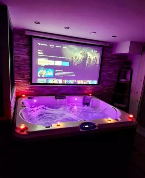 Appartement Love Room Jacuzzi Toulouse In 2024 Hot Tub Room Jacuzzi