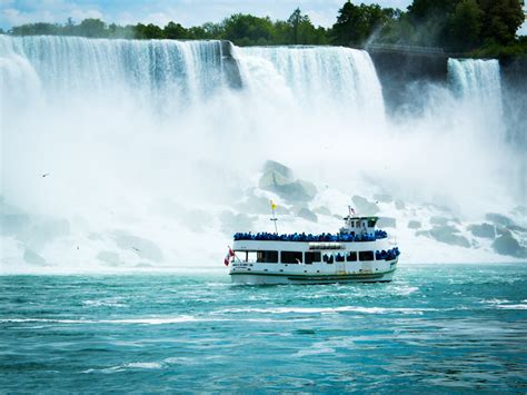 Maid of the Mist in Niagara Falls - Travel Photography