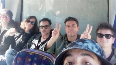 Literalmente un ángel los coquetos registros de Kylie Jenner en micro bikini metalizado