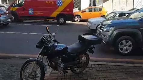 Motociclista Sofre Fratura No Dedo Do P Em Acidente No Centro V Deo