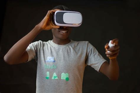 Man Wears White Vr Headgear · Free Stock Photo