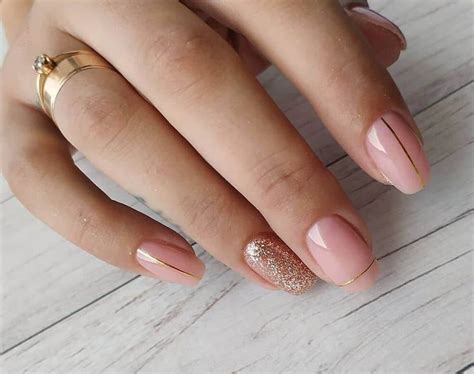U As Delicadas Tono Nude Con Dorado Esmalte De U As Blancas U As Nude Manicura De U As