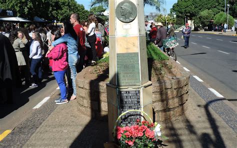 Desfile celebra a Revolução de 1932 em Presidente Prudente FOTOS