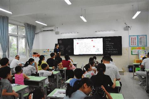 细心耐心暖心 铸梦逐梦圆梦——郑州市二七区四季路第二小学新生现场报名有序开展 中原网 国家一类新闻网站 中原地区最大的新闻门户网站