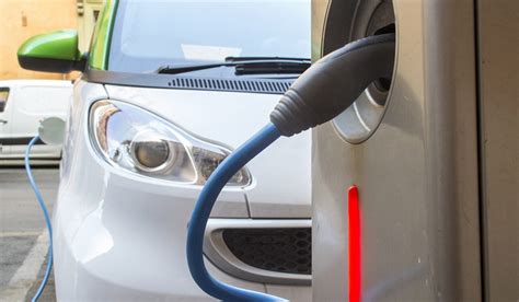 Colonnine Di Ricarica Per Auto Elettriche L Europa Ne Vuole Una Ogni Km